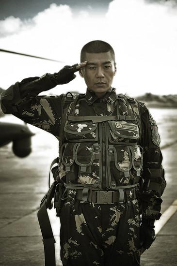 《特种兵之火凤凰》热播 硬汉徐佳感情成谜团