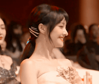 如果把郑爽逼疯了她会做出什么疯事