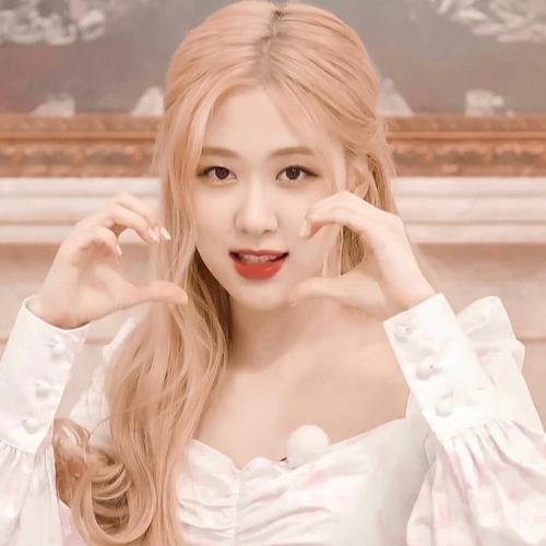 blackpinkrosie头像科切拉的风吹乱了你的头发和我的心