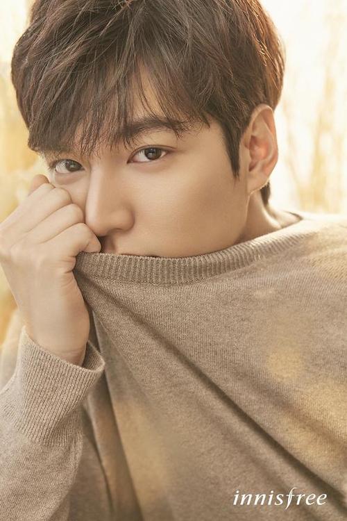 李敏镐最新写真出炉 阳光暖男五官精致