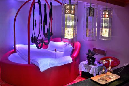 上海璐楠生活驿站主题酒店—特色酒吧情趣房(圆床)