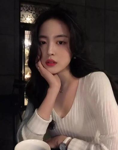 试试这3款早春温柔发型,慵懒时髦还显
