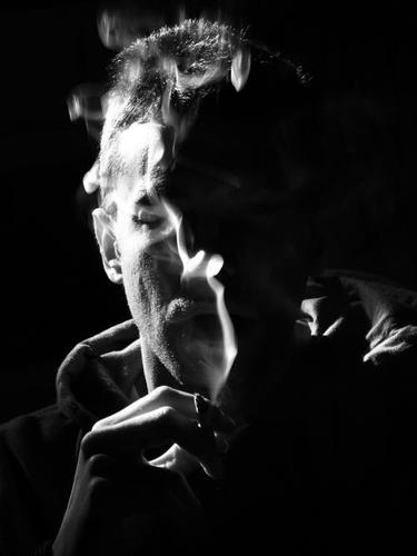 [图]中国吸烟型男黑白图片黑白图片吸烟胡子吸烟黑白图片
