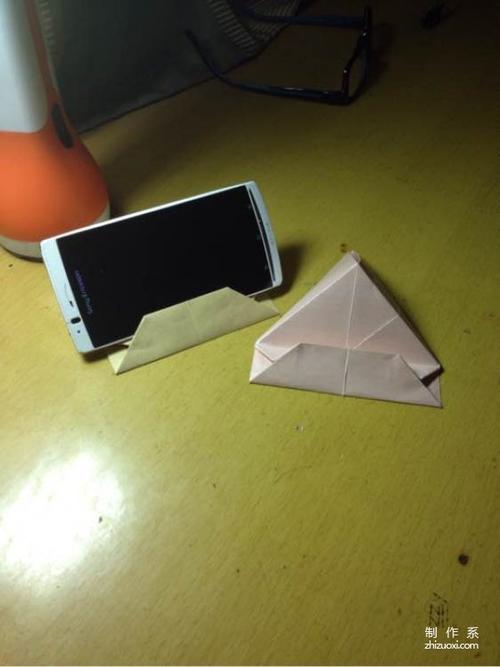 如何折一个手机支架 支架的折纸手工方法教程(2)