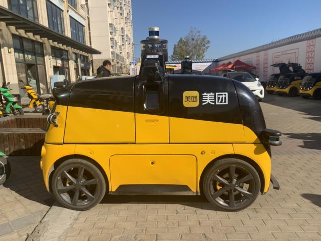 美团无人车"肇事"地点在顺义区白马路辅路,根据此前网上车主晒出的