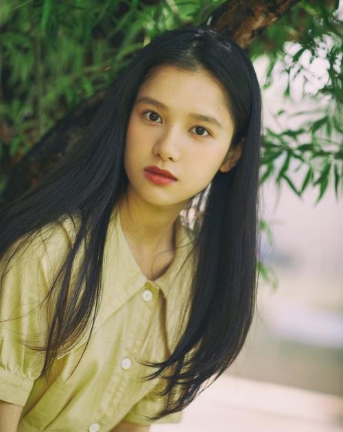 根据娱乐圈撞脸只能火一个的定律,你更看好周也还是张婧仪?