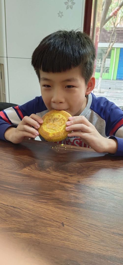 吃月饼