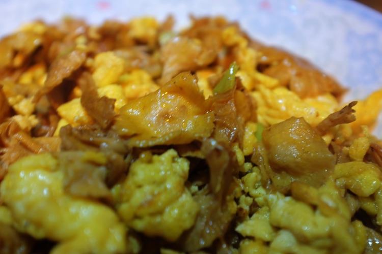 小黄蘑炒鸡蛋