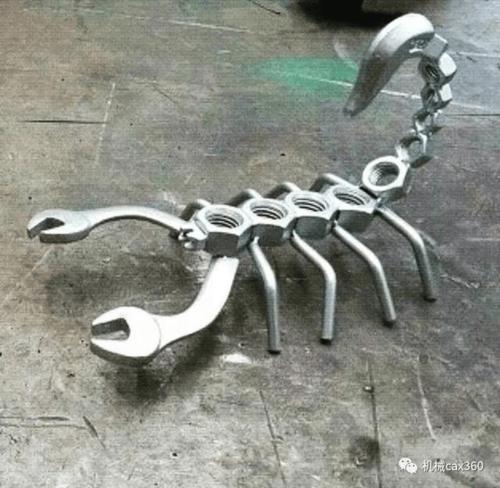 管钳子,钉子和螺纹钢焊接制作的工艺品