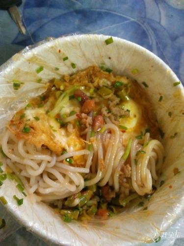 老公打包回来的,桂林米粉