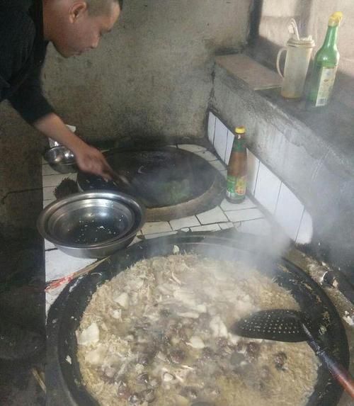 东北农村杀年猪大锅的杀猪菜隔着屏幕都觉得的香