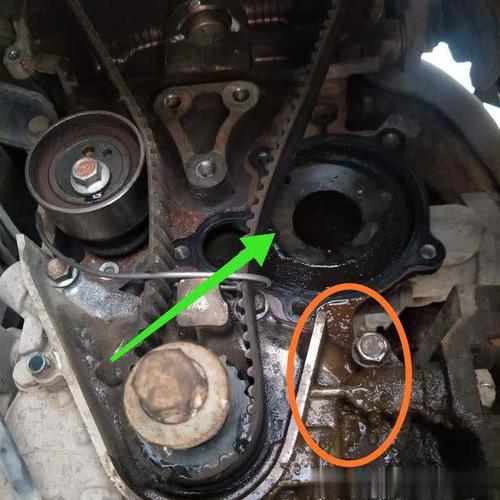 14万公里的比亚迪底盘出现红色的液体,师傅:发动机水泵坏了!