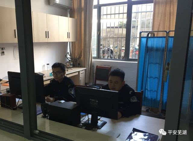 19,市公安局经开区分局龙山派出所安立志,夏永在接警室接警