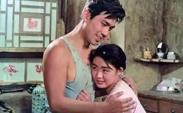 她曾主演经典电影《牧马人》,与朱时茂缘浅,二嫁导演后生活幸福