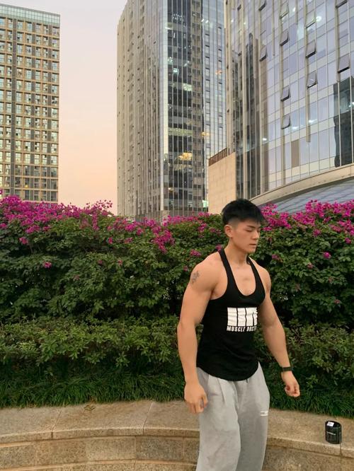 他为了装x而健身,结果一发不可收拾!-小腹肌