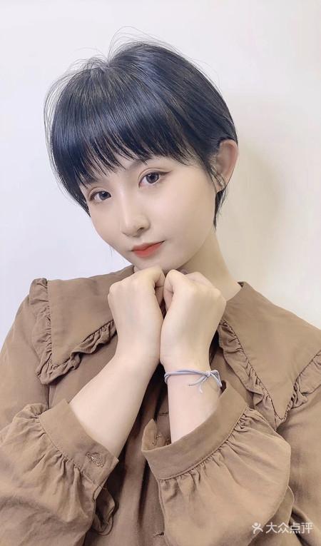 斑马发型salon烫发染发接发团购