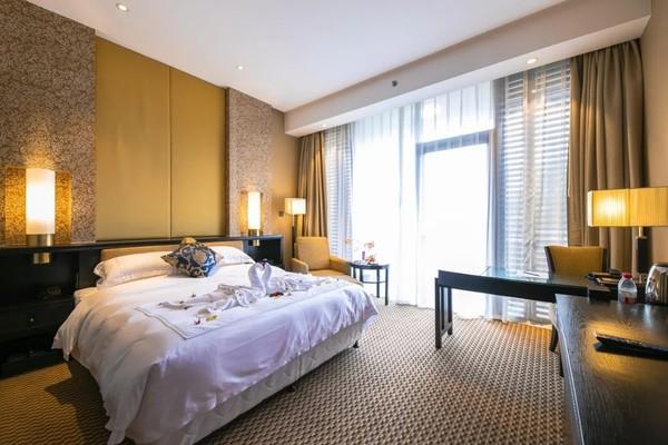 湖州太湖君澜温泉度假酒店 高级房2晚(含2大1小早餐 温泉票2张 古木馆