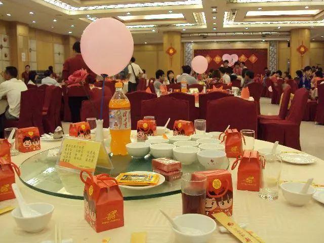 小夫妻婚宴上了28道素菜亲戚朋友都懵了真相让人惊呆了