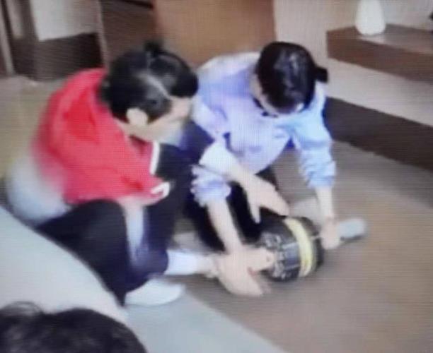 胡兵曾教授王一博健身大法:他是一位具有运动功底的宝藏男孩!
