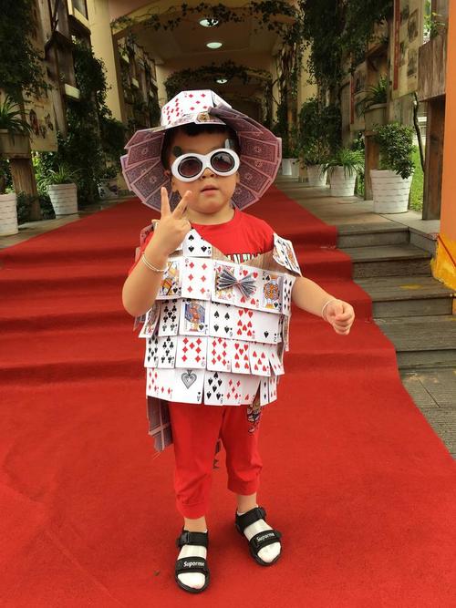 纸箱变恐龙塑料袋变长裙龙泉这群孩子的环保时装秀真酷