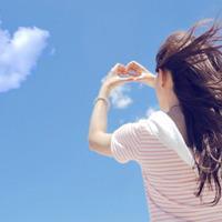 面向阳光背影女生头像