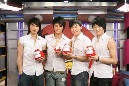 钟凯:我们猜的话肯定是有人有的.      陈泽宇:让大家猜猜吧.