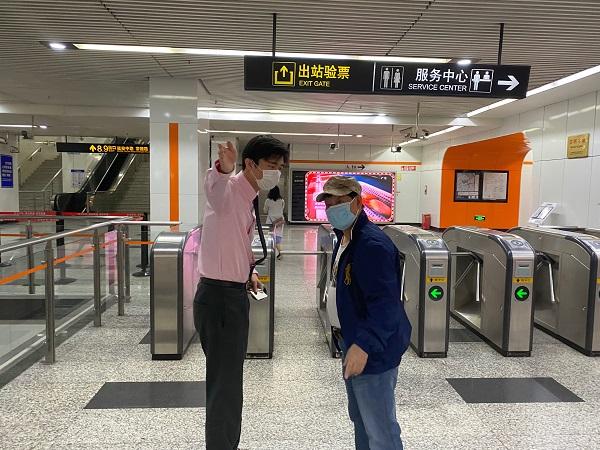 五月风丨"穿上这身制服肩上就扛起了责任",上海地铁人