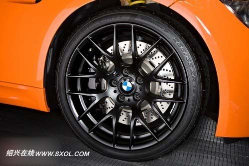 宝马m3 gts黑色的19英寸铝合金轮毂