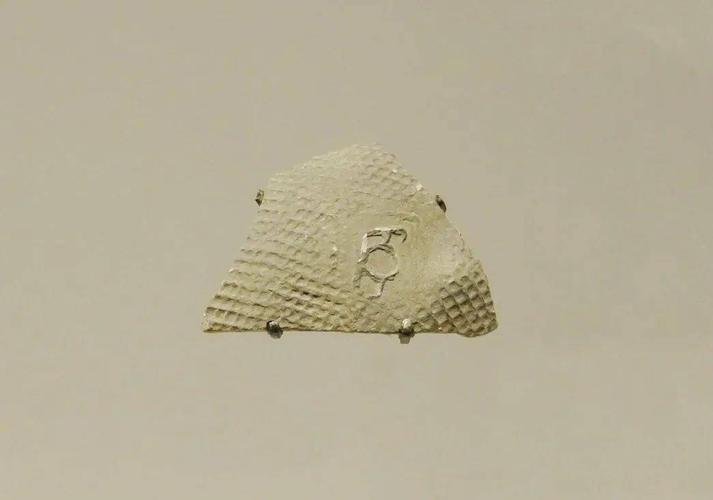 文字使用陶面具范吴城遗址祭祀广场"国之大事,在祀与戎",崇神重祀是商