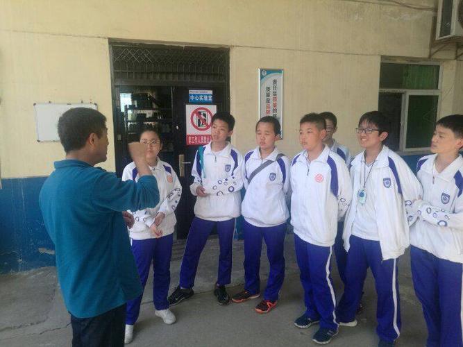 西安高新逸翠园学校八年级五班小组体验活动-小小化学