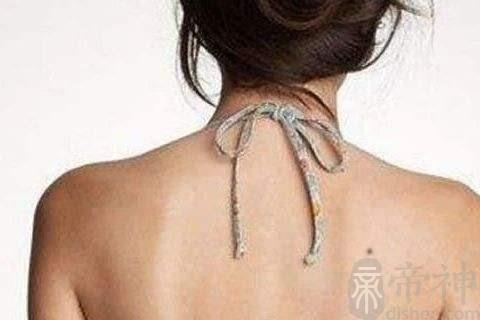女人后背左侧有痣图解 女人后背的凶痣