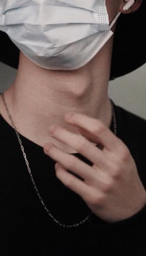 一直沉溺于马嘉祺的喉结和锁骨