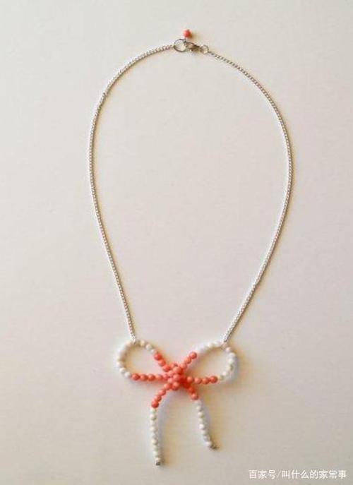 精巧可爱的串珠蝴蝶结项链手工创意制作图片教程