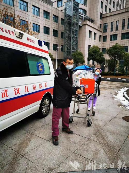 通城新生儿肠道堵死了武汉专家冒雪转运急救