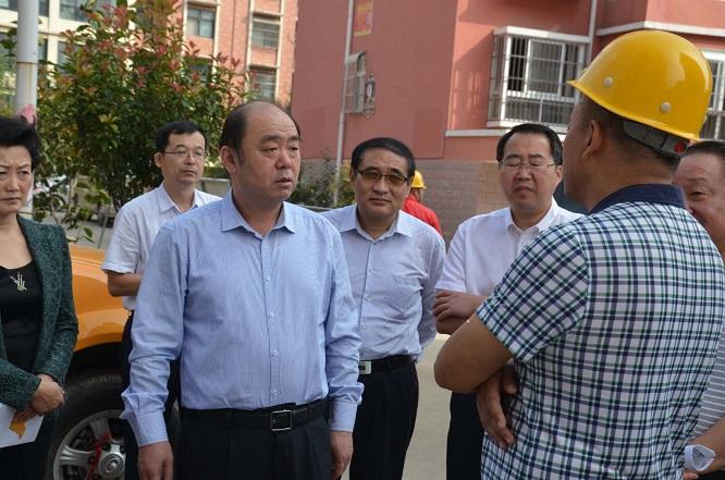 10月2日,市委副书记,市长解维俊到郓城县督导调度气代煤,电代煤"