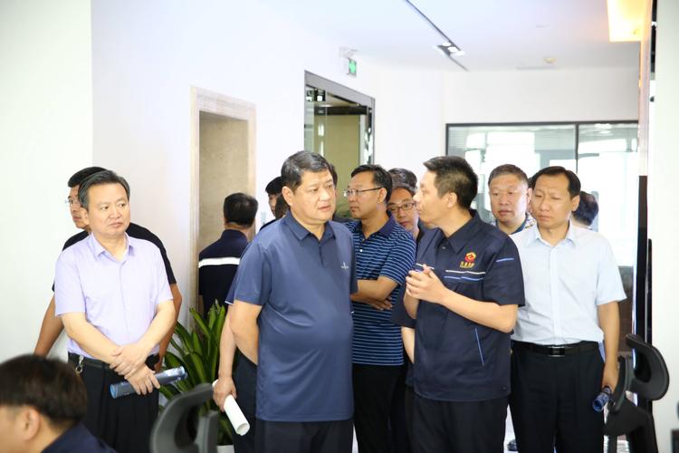 迁安市四大班子领导一行调研指导中鑫联云商平台