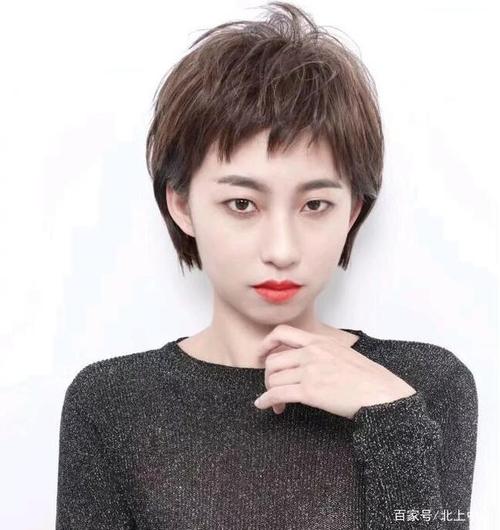 略显气质的个性短发