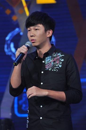 白举纲官宣承认已婚妻子是圈外人正面照曝光神似福原爱