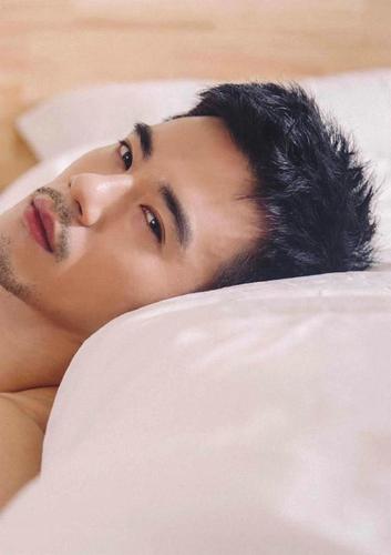 帅气男模写真,满足你的视觉