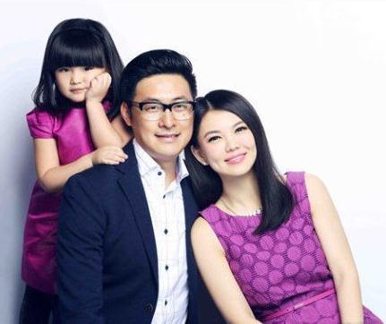 李湘办公室曝光 嫁给老公后突然就变成了女强人