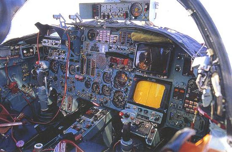 越老越吃香,苏-24"击剑手"战斗轰炸机