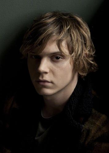 埃文·彼得斯 evan peters的图片