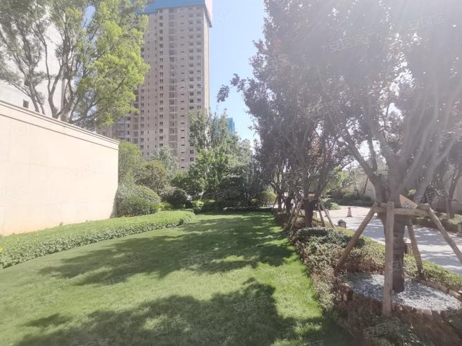 世茂璀璨臻樾,官南路,近南小路-昆明世茂璀璨臻樾二手