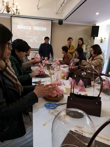 "美丽恒久远 深情交百年"交通银行江阴分行举办女神节永生花diy活动