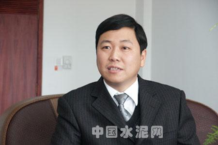 红狮控股集团董事长章小华