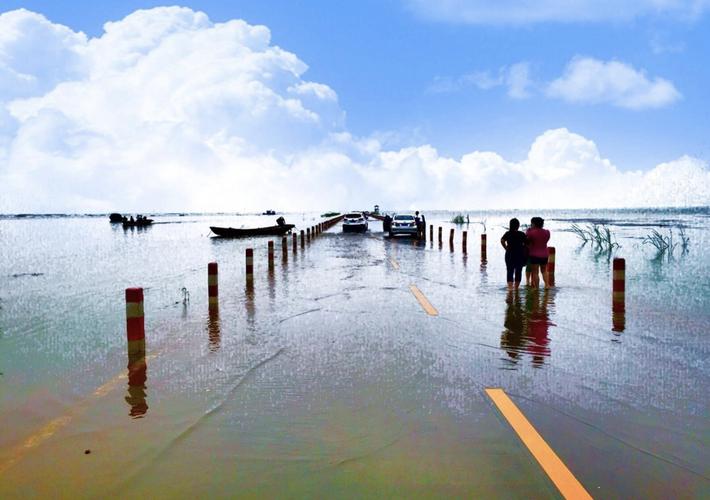 江西鄱阳湖水上公路.公路位于永修县吴城古镇境内,每年丰水季节