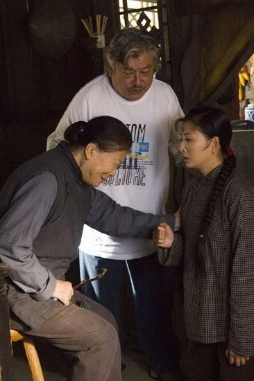 在《老娘泪》,《咱爸咱妈》,《女人一辈子》等多部影视剧和话剧中塑造