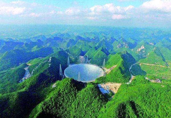 平塘国家级地质公园位于贵州省南缘中部,苗岭山脉南麓的平塘县,东
