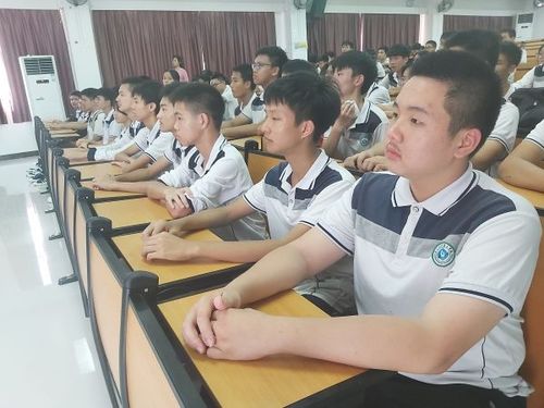 中山市三乡理工学校组织师生观看法治教育主题班会活动