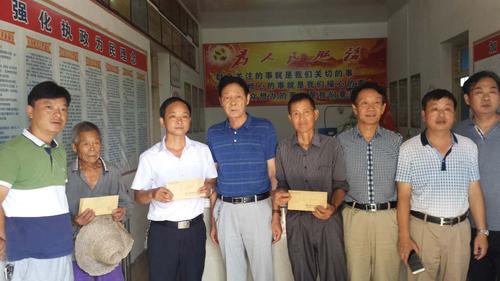 > 文章正文       8月5日,巢湖市无为商会会长任俊扣,监事长孙德惠
